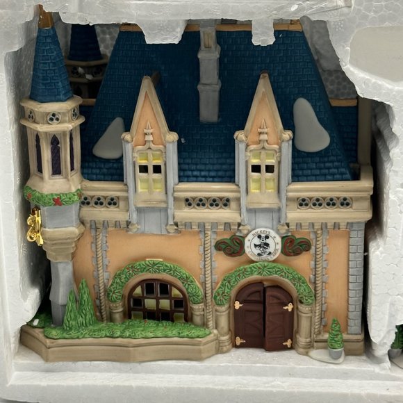 Department 56 Disney Parks Village Series Heritage Village Collection Light Up - Picture 8 of 16